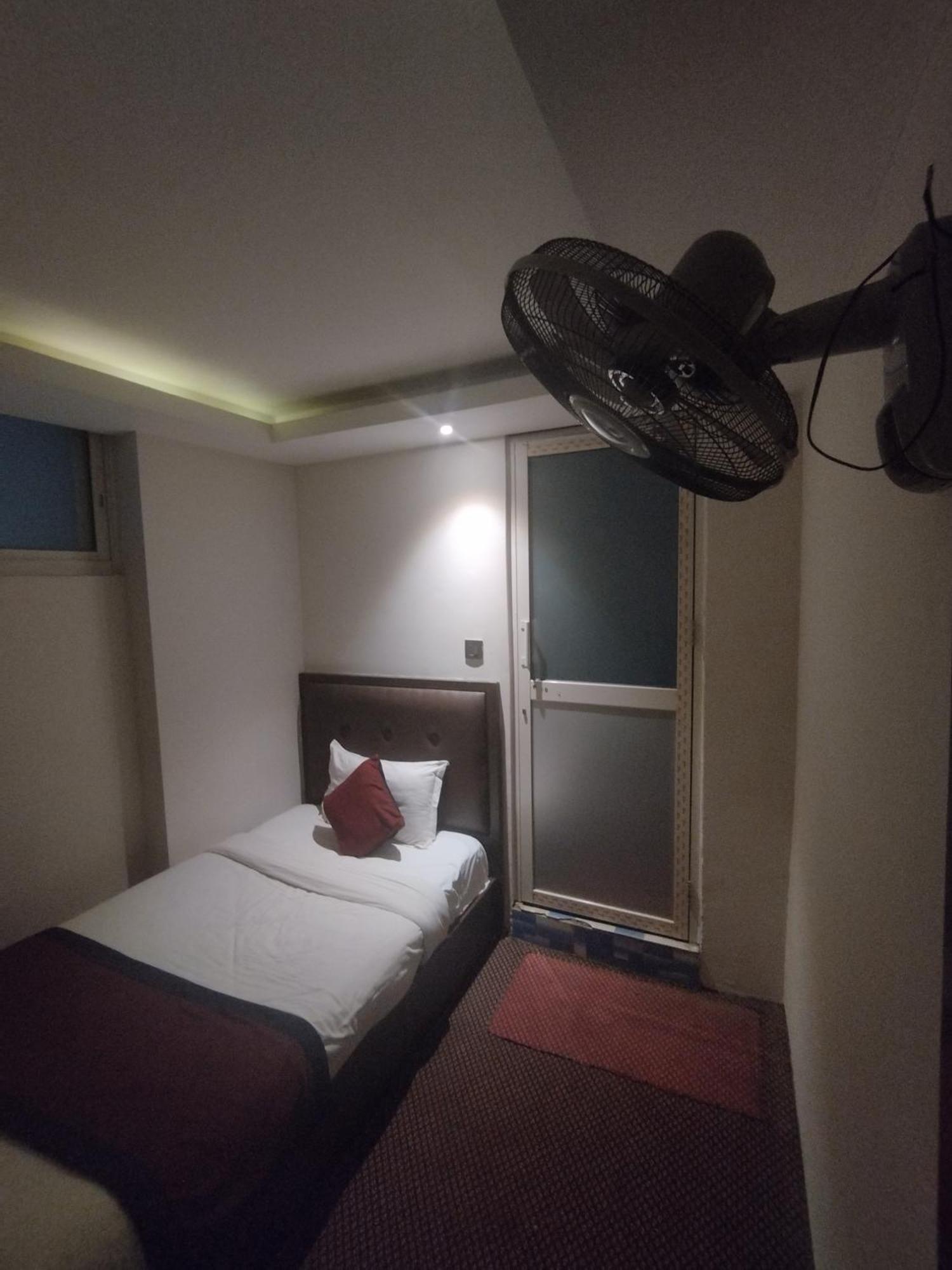 Hotel De Universal กาฐมาณฑุ ภายนอก รูปภาพ